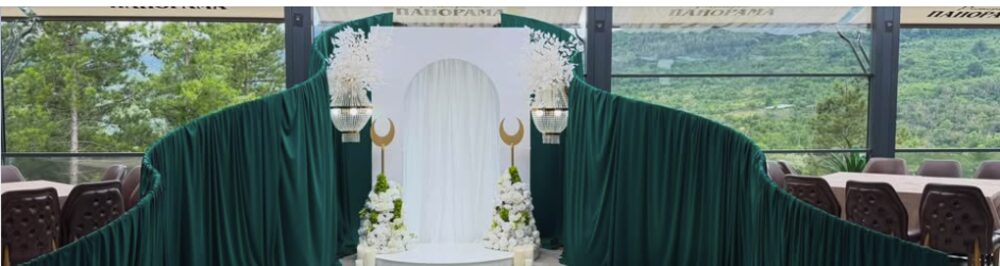 Сватбена арка, оформена от Amira Events